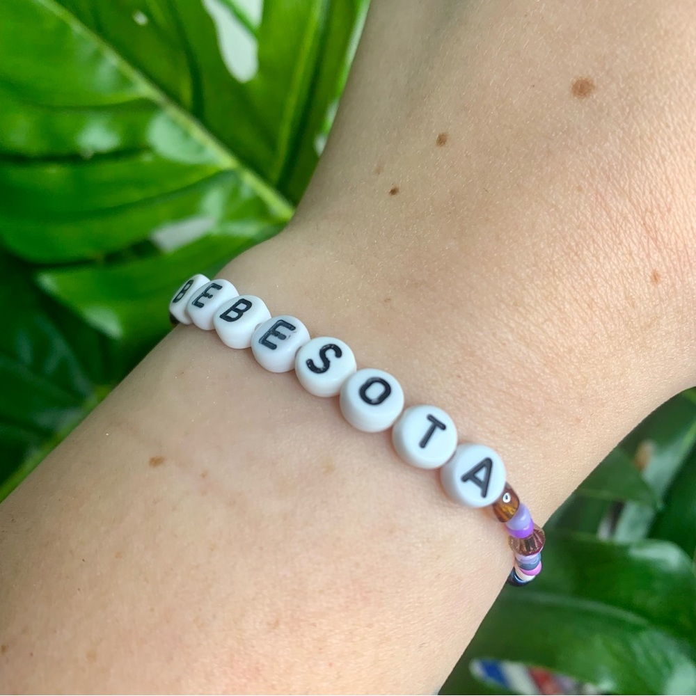 Bebesota Purple Word Beaded Bracelet - Picture 5 of 5